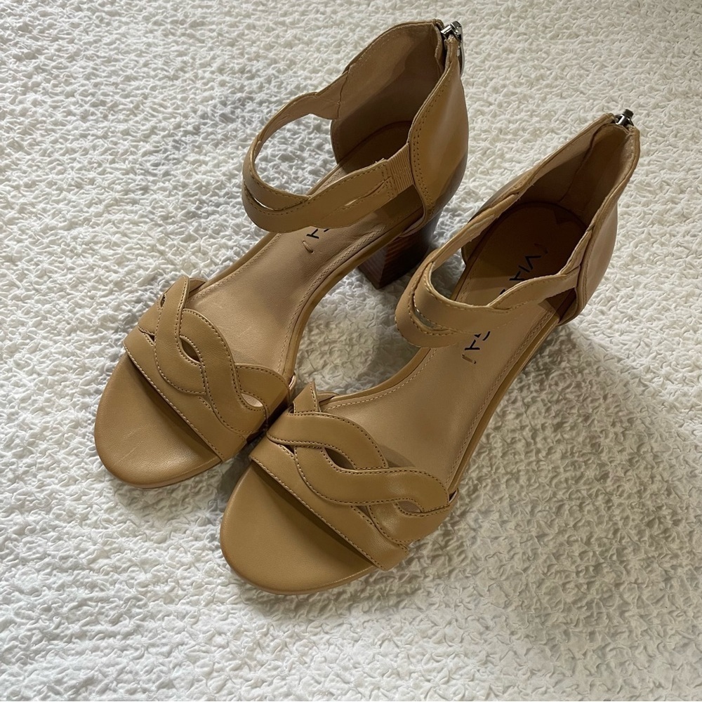 NEW Via Spiga Janel Block Heel Sandal Nude Beige Size 5